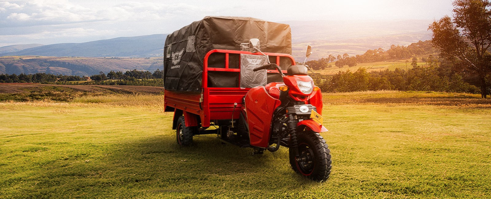 Moto carguero JCH 250E en la pista